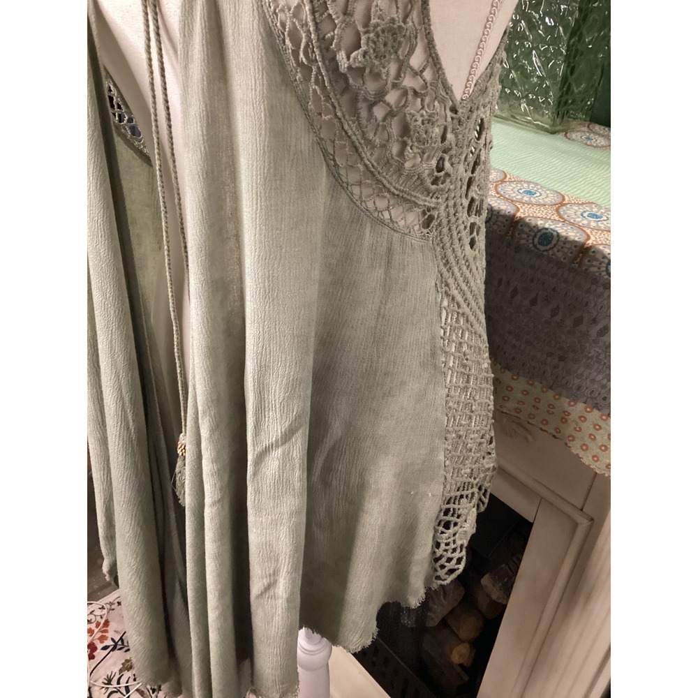 Miss Me Sage Green Distressed Crochet Lace Back Tassel Tie Boho Vest Small - Picture 3 of 6